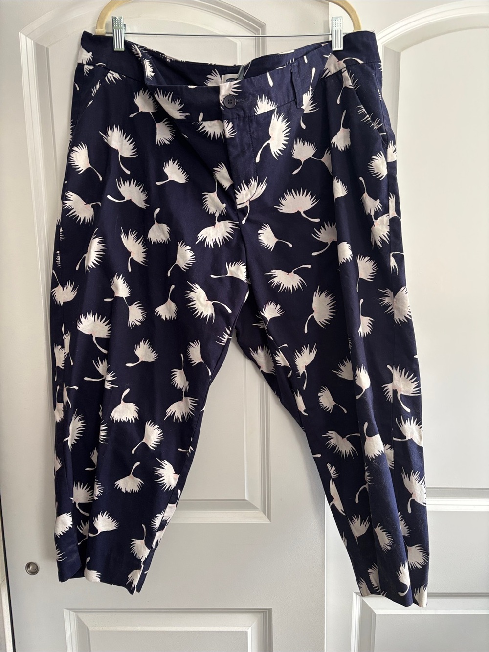Old Navy Navy and White Printed Cropped Pants